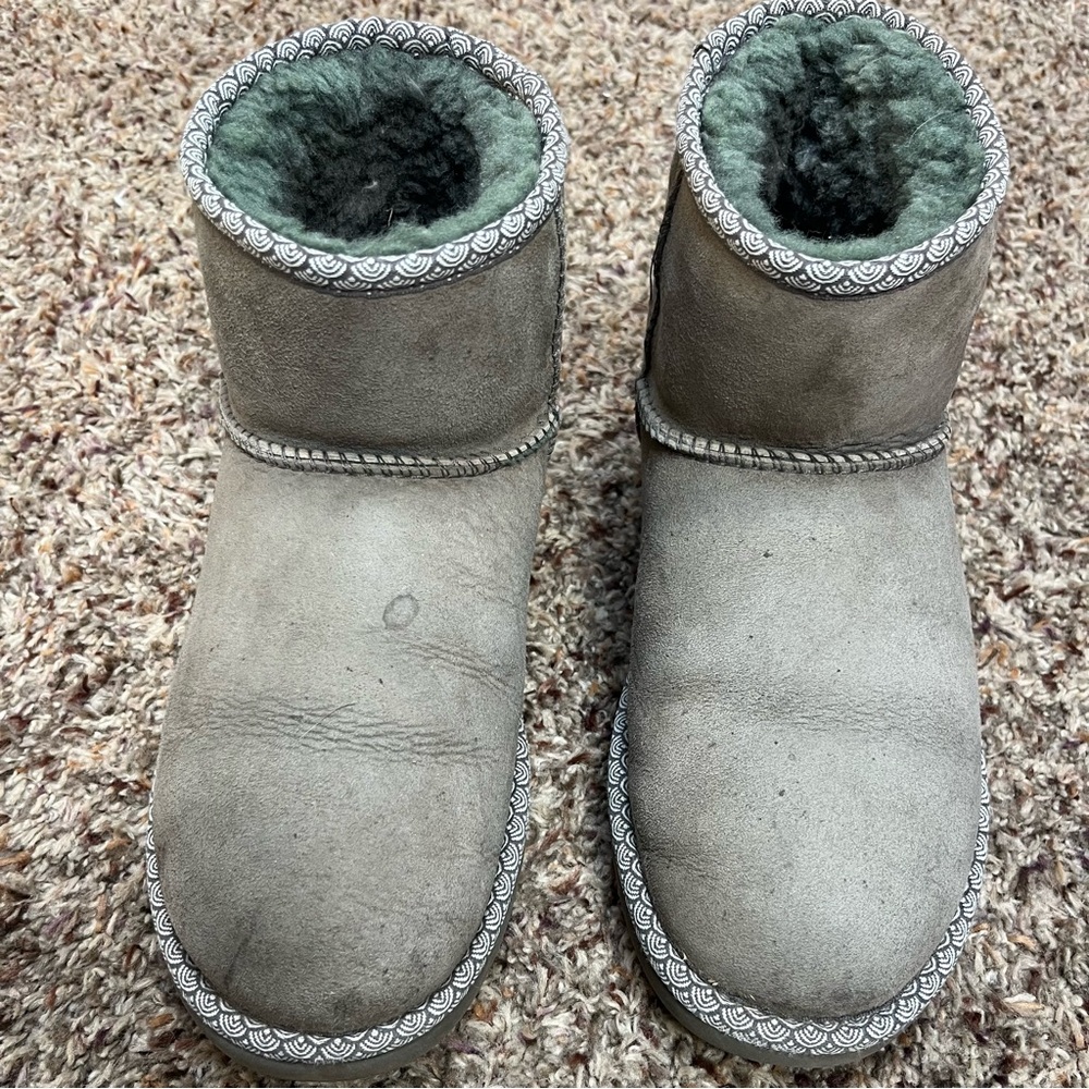 UGG Mini Scallop in Gray